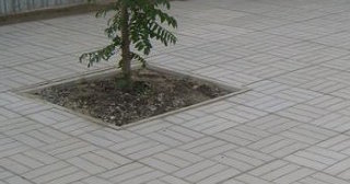 Качественная тротуарная плитка серого цвета в Архангельске в октябре