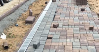 Профессиональная укладка плитки на улице в Архангельске в октябре