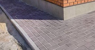 Укладка плитки на отмостку: Цена от 822 руб. в Архангельске от ТротуарнаяПлитка
