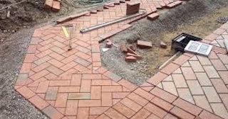 Укладка тротуарной плитки в Архангельске в октябре