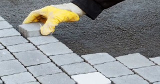 Укладка брусчатки в Архангельске - цена от 822 руб. за м2 | ТротуарнаяПлитка