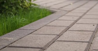 Профессиональная укладка тротуарных дорожек в Архангельске в октябре